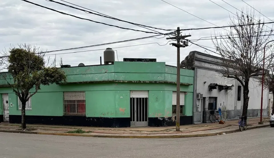 Local comercial y casa esquina Catamarca y Entre Ríos