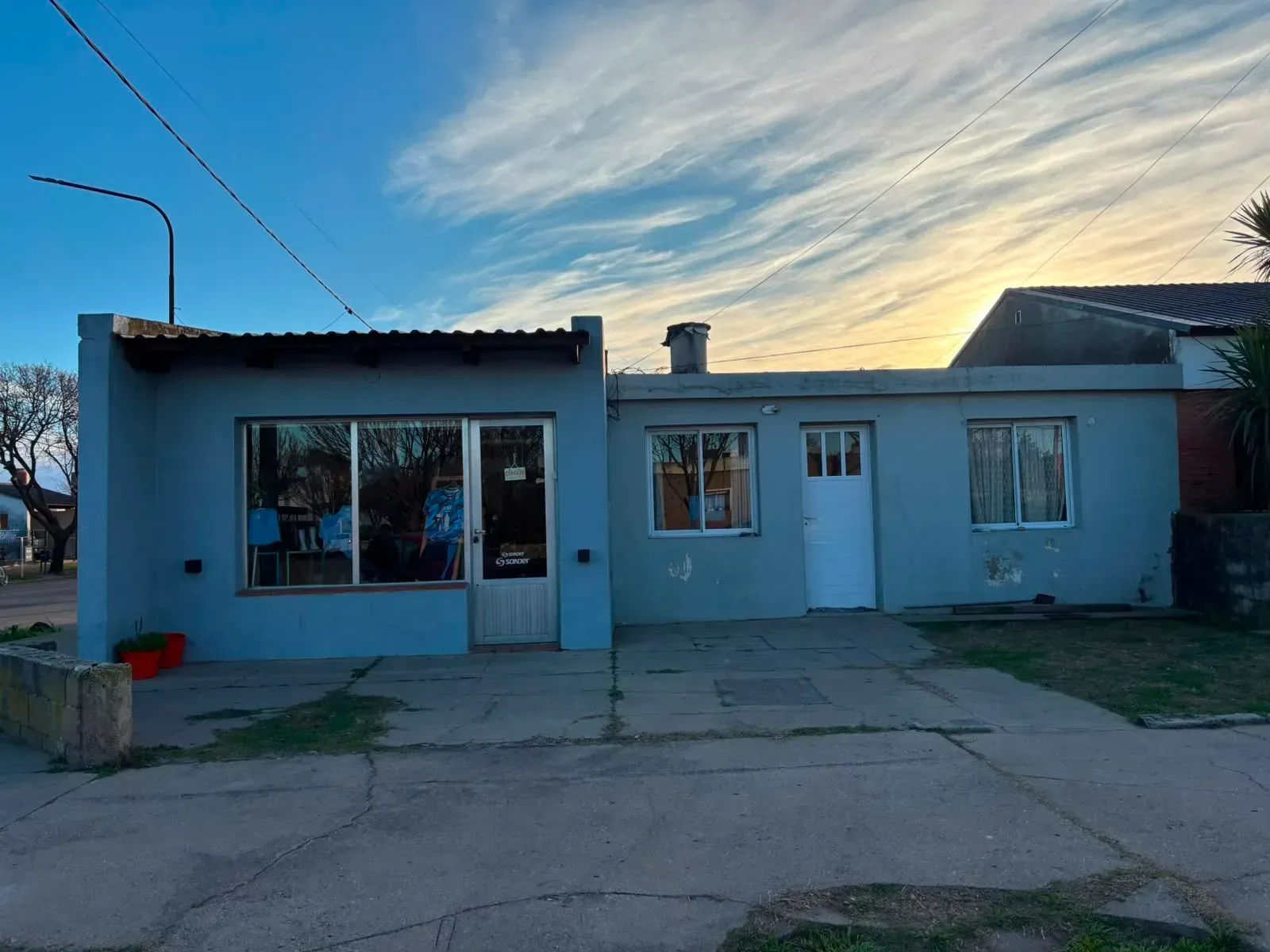 Local comercial y casa esquina Salta y San Juan